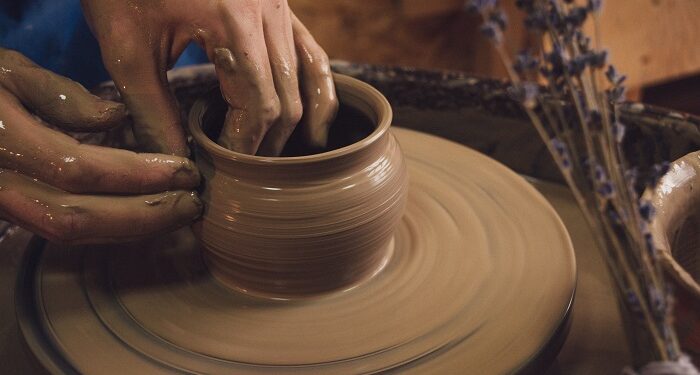 Clay art in Los Angeles: workshops in a pottery studio