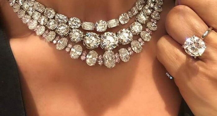 What is the Shiphra jewelry company: main features