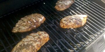 Grillningens grundläggande: viktig utrustning för utomhusmatlagning i Sverige