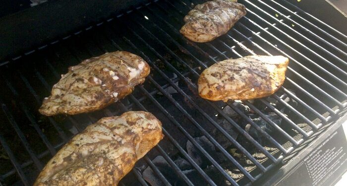 Grillningens grundläggande: viktig utrustning för utomhusmatlagning i Sverige